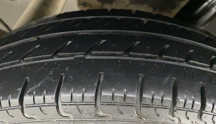 2017 Renault Kwid 1.0 RXT, Petrol, Manual, 64,135 km, Left Rear Tyre Tread