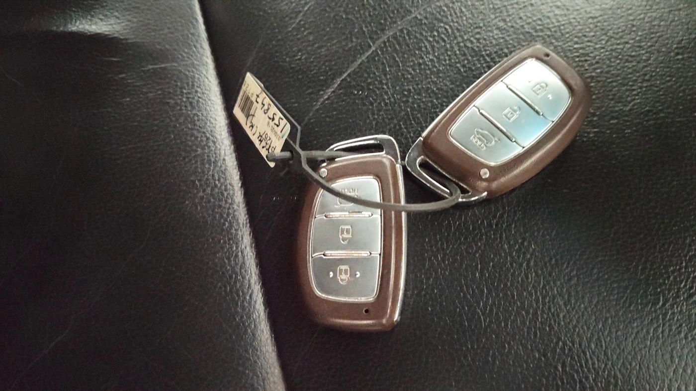 2016 Hyundai Creta SX PLUS AT 1.6 PETROL, Petrol, Automatic, 1,03,742 km, Key Close Up