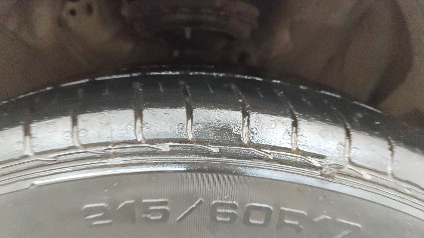 2016 Hyundai Creta SX PLUS AT 1.6 PETROL, Petrol, Automatic, 1,03,742 km, Right Front Tyre Tread