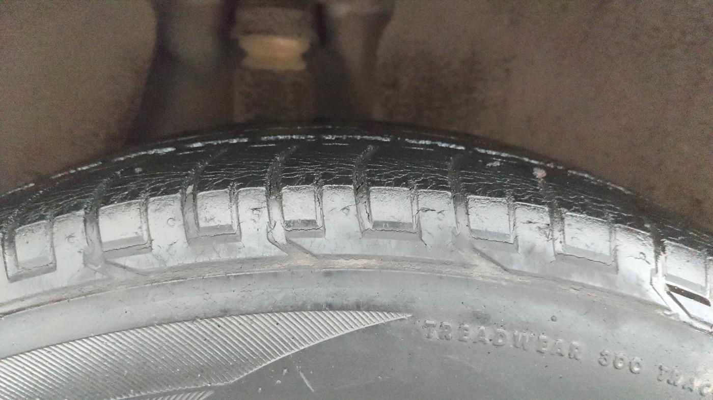 2016 Hyundai Creta SX PLUS AT 1.6 PETROL, Petrol, Automatic, 1,03,742 km, Right Rear Tyre Tread