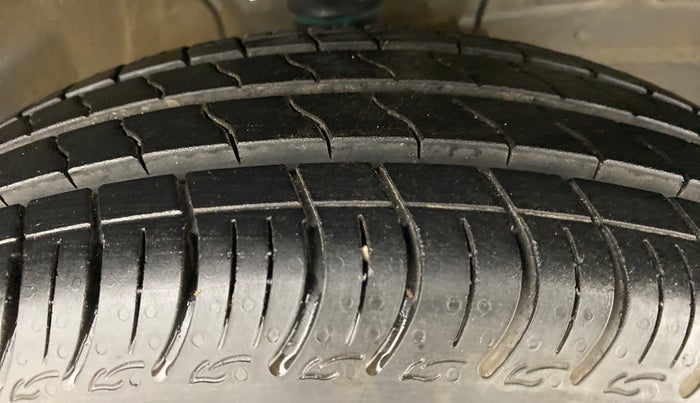2021 Maruti S PRESSO VXI (O) CNG, CNG, Manual, 4,045 km, Right Front Tyre Tread