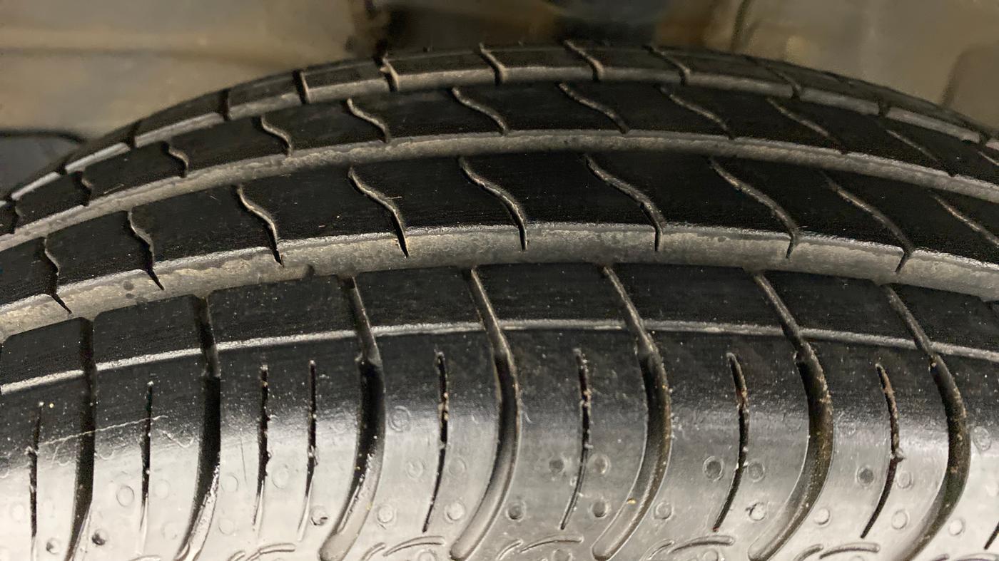 2021 Maruti S PRESSO VXI (O) CNG, CNG, Manual, 4,045 km, Left Front Tyre Tread