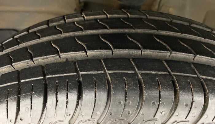 2021 Maruti S PRESSO VXI (O) CNG, CNG, Manual, 4,045 km, Left Front Tyre Tread
