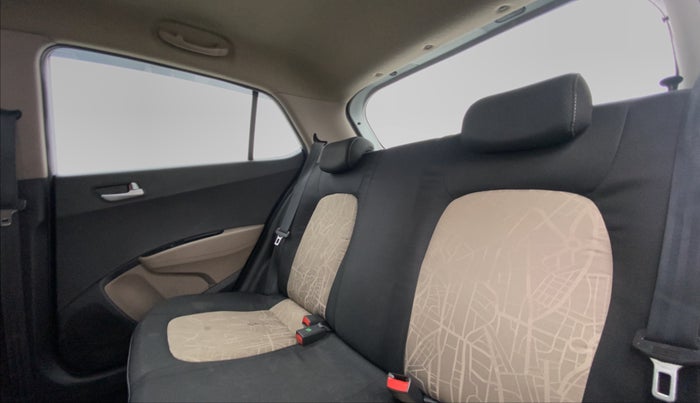 2016 Hyundai Grand i10 ASTA 1.2 (O) VTVT, Petrol, Manual, 29,603 km, Right Side Rear Door Cabin View