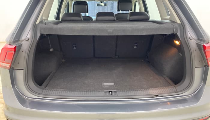 2018 Volkswagen TIGUAN COMFORTLINE TDI AT, Diesel, Automatic, 1,33,204 km, Boot Inside