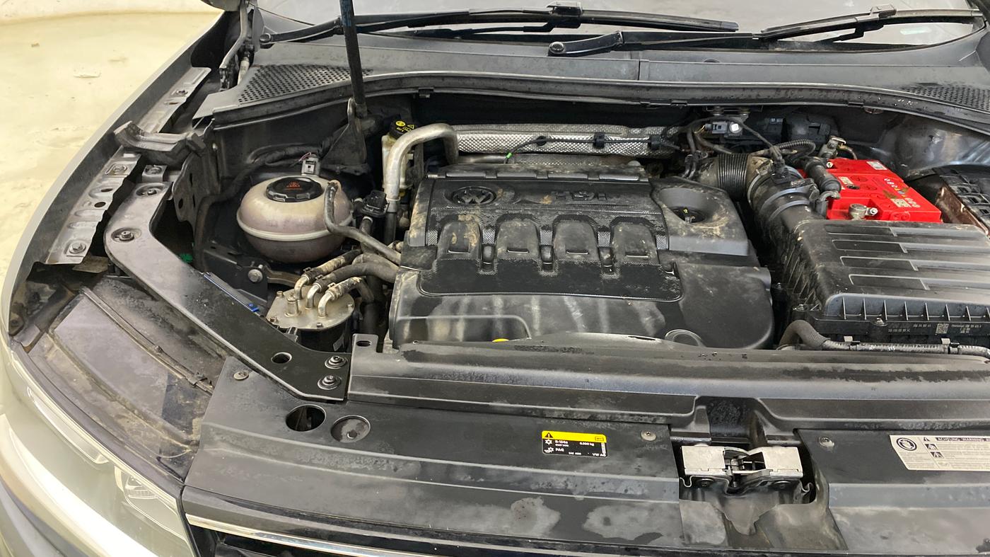 2018 Volkswagen TIGUAN COMFORTLINE TDI AT, Diesel, Automatic, 1,33,306 km, Engine View - Right