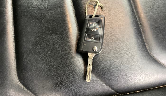 2018 Volkswagen TIGUAN COMFORTLINE TDI AT, Diesel, Automatic, 1,33,204 km, Key Close Up