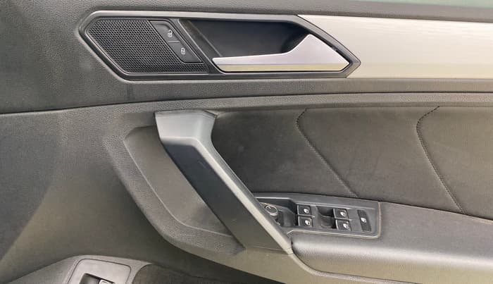 2018 Volkswagen TIGUAN COMFORTLINE TDI AT, Diesel, Automatic, 1,33,204 km, Driver Side Door Panels Control