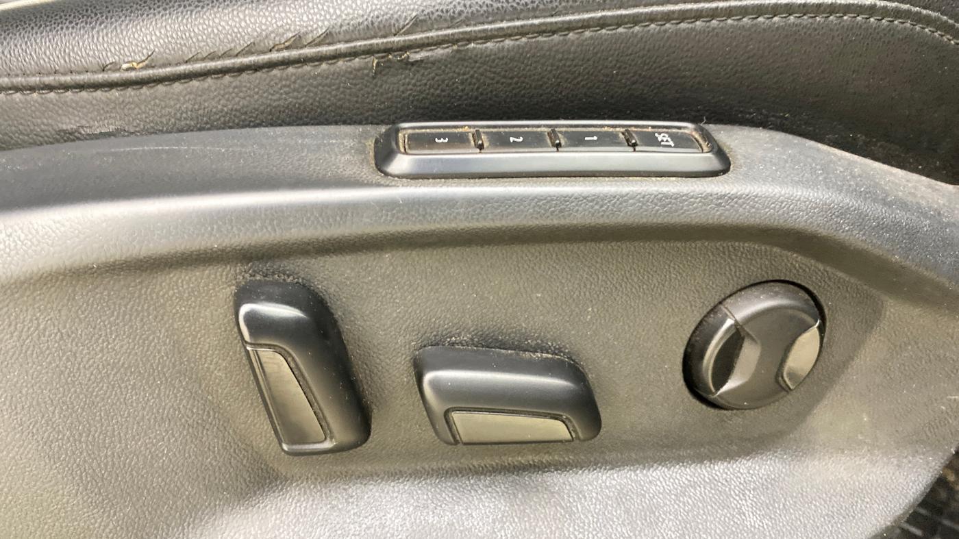 2018 Volkswagen TIGUAN COMFORTLINE TDI AT, Diesel, Automatic, 1,33,306 km, Driver Side Adjustment Panel