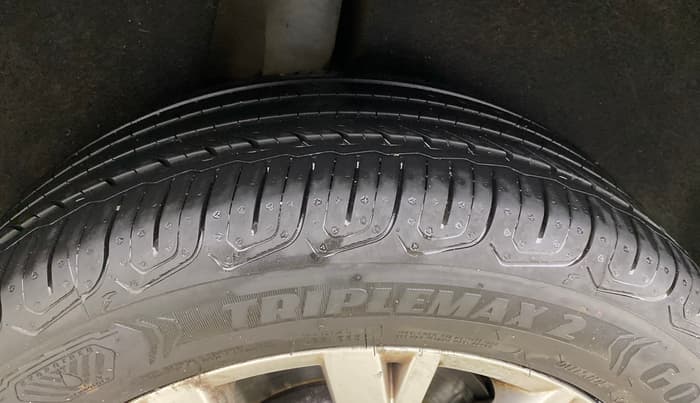 2018 Volkswagen TIGUAN COMFORTLINE TDI AT, Diesel, Automatic, 1,33,204 km, Right Rear Tyre Tread