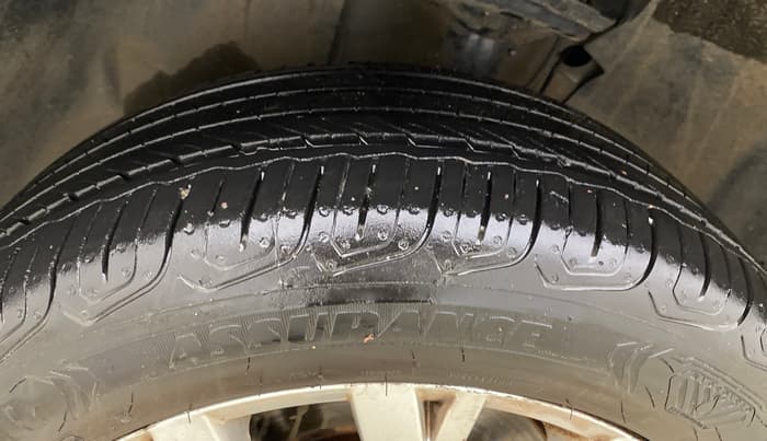 2018 Volkswagen TIGUAN COMFORTLINE TDI AT, Diesel, Automatic, 1,33,204 km, Left Front Tyre Tread