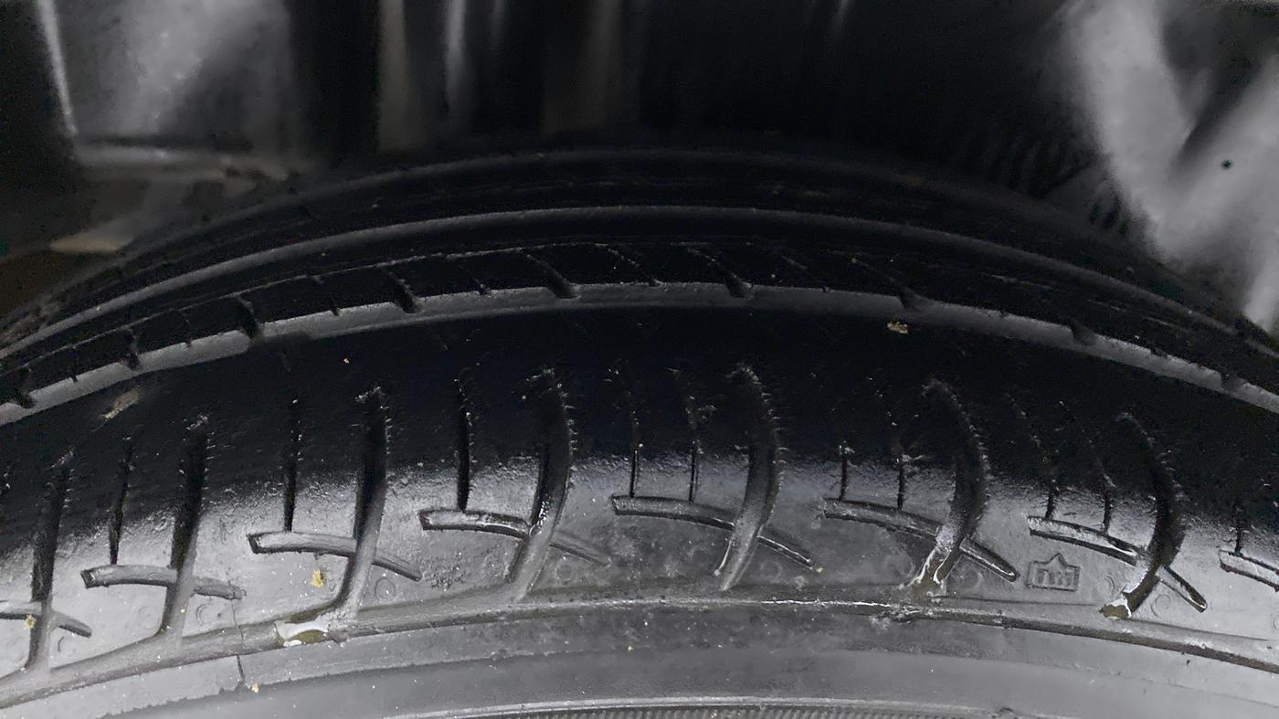 2018 Maruti Ciaz ZETA 1.4 VVT, Petrol, Manual, 57,133 km, Right Rear Tyre Tread