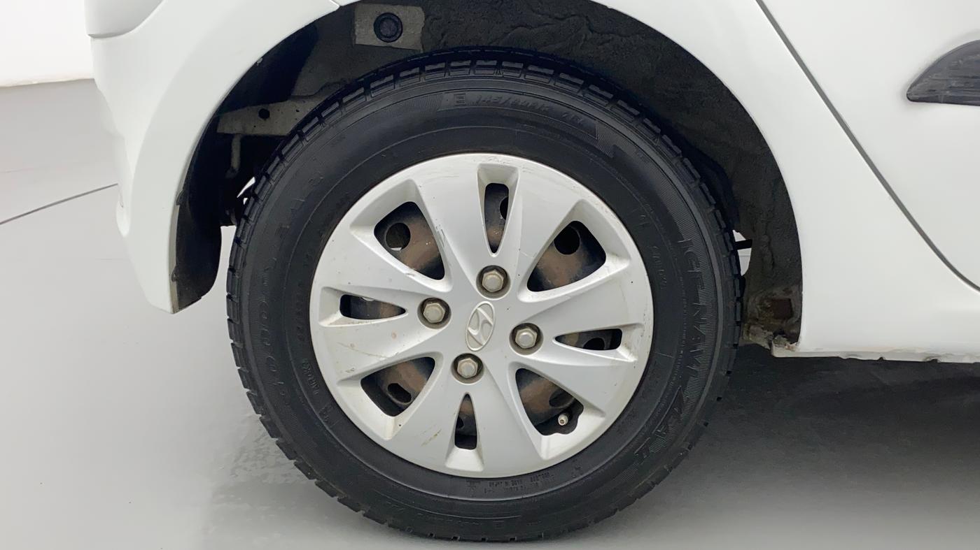 2011 Hyundai i10 MAGNA 1.1, Petrol, Manual, 1,24,749 km, Right Rear Wheel