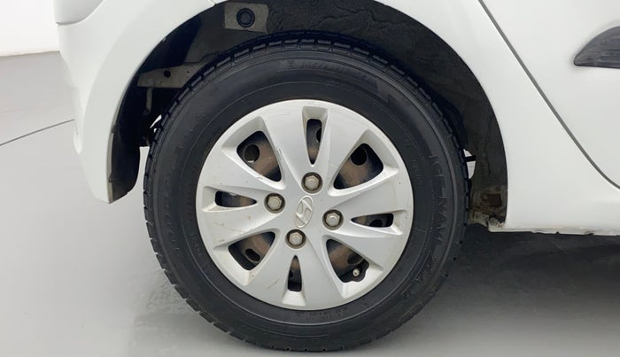 2011 Hyundai i10 MAGNA 1.1, Petrol, Manual, 1,24,749 km, Right Rear Wheel