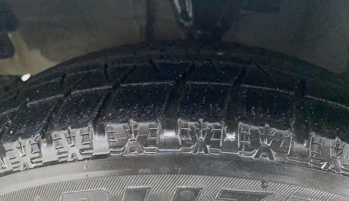 2011 Hyundai i10 MAGNA 1.1, Petrol, Manual, 1,24,749 km, Left Front Tyre Tread