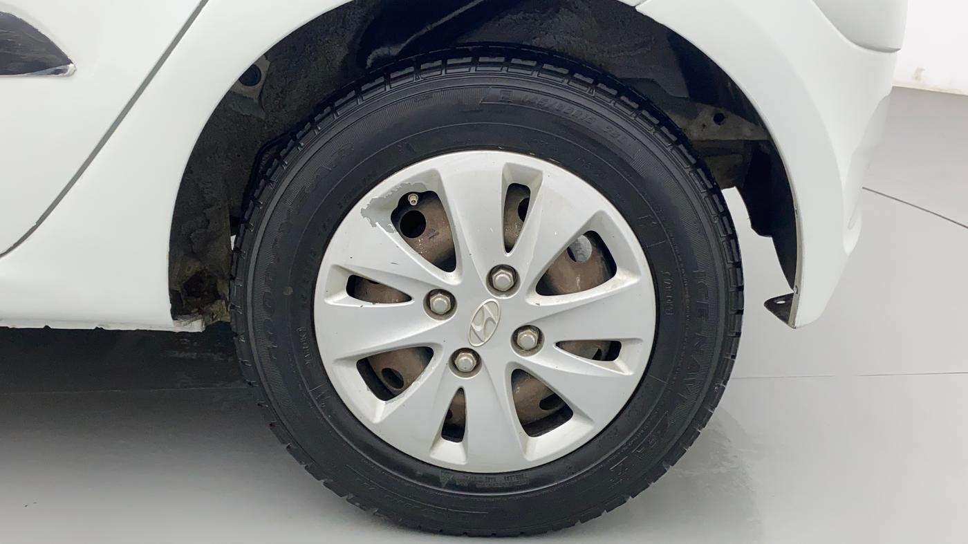 2011 Hyundai i10 MAGNA 1.1, Petrol, Manual, 1,24,749 km, Left Rear Wheel