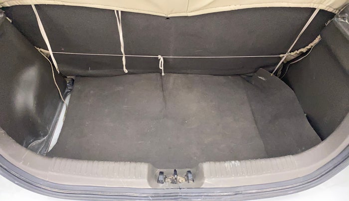 2011 Hyundai i10 MAGNA 1.1, Petrol, Manual, 1,24,749 km, Dicky (Boot door) - Parcel tray missing