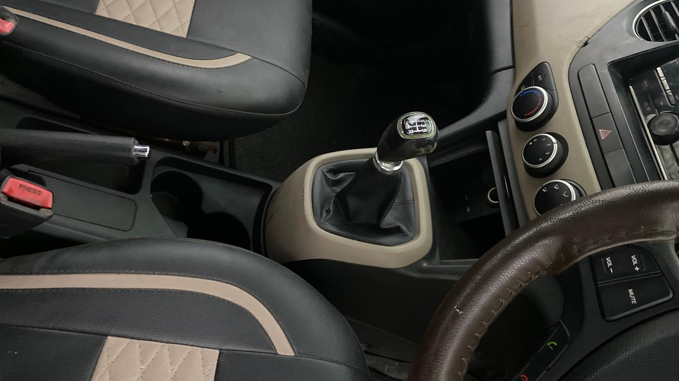 2014 Hyundai Xcent S (O) 1.2, Petrol, Manual, 70,211 km, Gear Lever