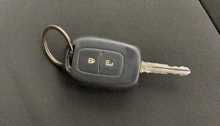 2022 Renault TRIBER RXL MT, Petrol, Manual, 68,363 km, Key Close Up