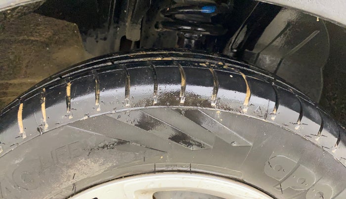 2022 Renault TRIBER RXL MT, Petrol, Manual, 68,363 km, Right Front Tyre Tread