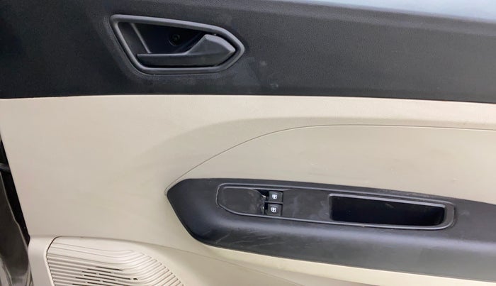 2022 Renault TRIBER RXL MT, Petrol, Manual, 68,363 km, Driver Side Door Panels Control