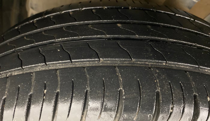 2018 Maruti Vitara Brezza ZDI + AMT, Diesel, Automatic, 38,594 km, Left Front Tyre Tread
