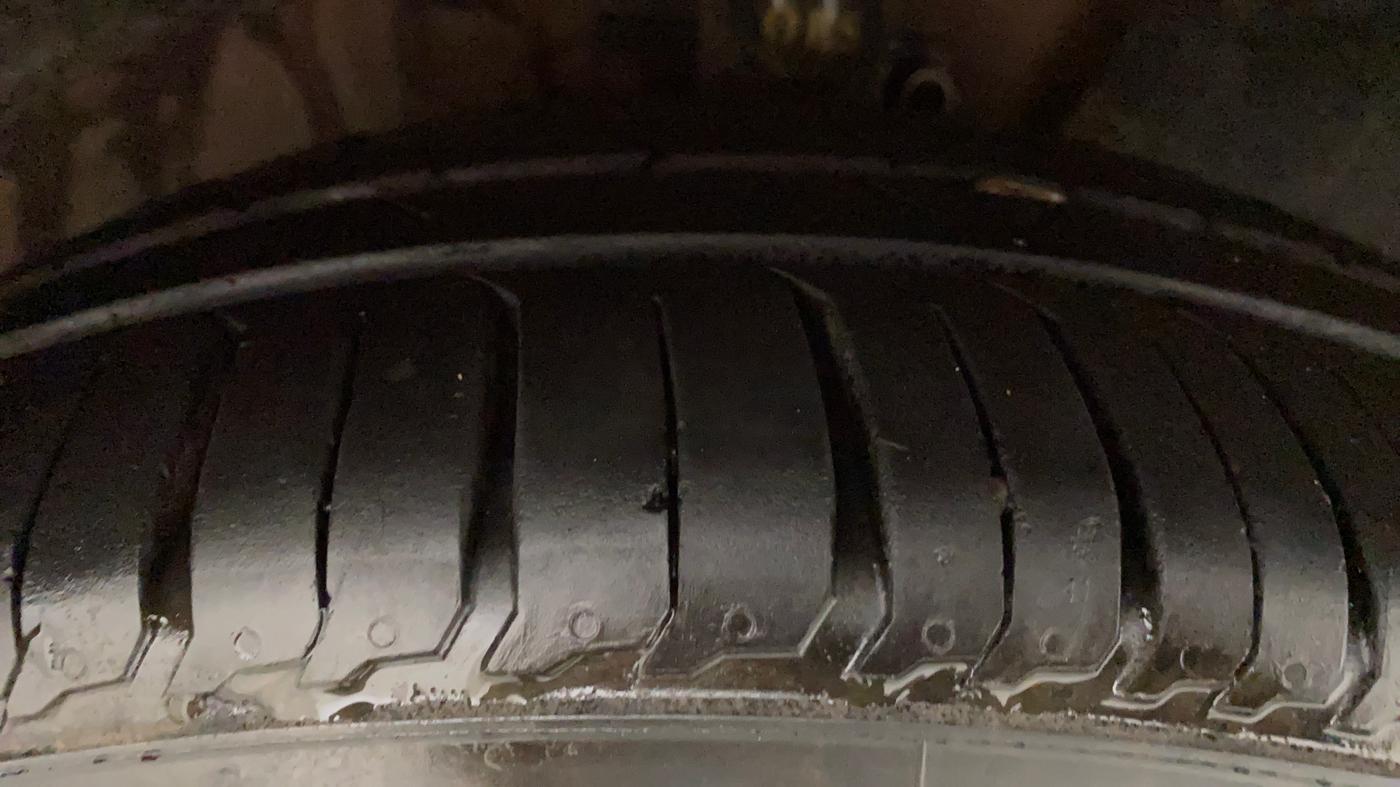 2010 Volkswagen Polo TRENDLINE 1.2L PETROL, Petrol, Manual, 95,672 km, Right Front Tyre Tread