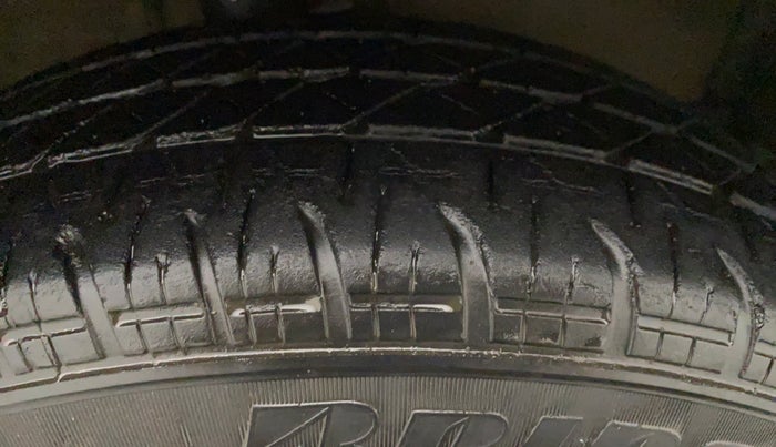 2010 Maruti Swift VXI ABS, Petrol, Manual, 67,370 km, Left Rear Tyre Tread