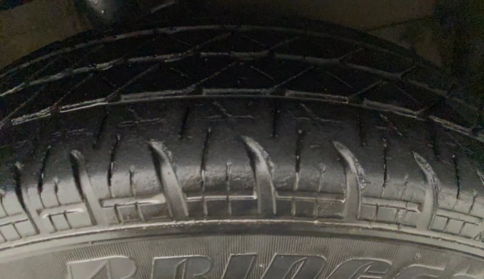 2010 Maruti Swift VXI ABS, Petrol, Manual, 67,370 km, Left Front Tyre Tread