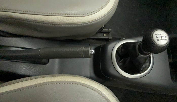 2010 Maruti Swift VXI ABS, Petrol, Manual, 67,370 km, Gear Lever