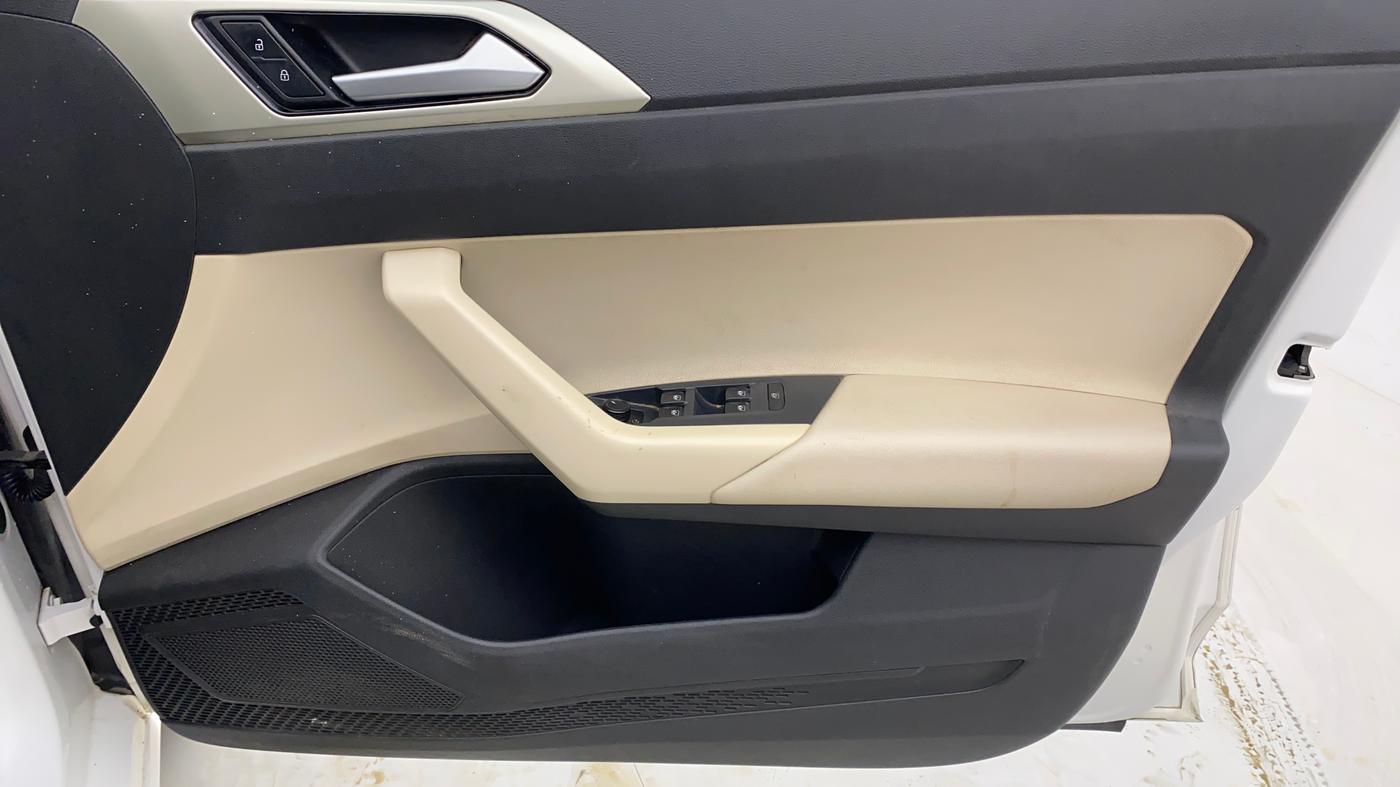 2022 Volkswagen VIRTUS HIGHLINE TSI 1.0 AT, Petrol, Automatic, 65,564 km, Driver Side Door Panels Control