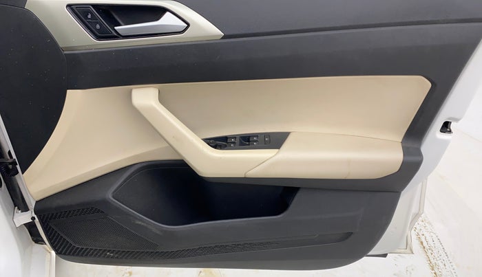 2022 Volkswagen VIRTUS HIGHLINE TSI 1.0 AT, Petrol, Automatic, 65,564 km, Driver Side Door Panels Control