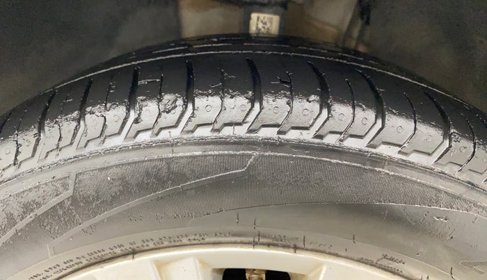 2022 Volkswagen VIRTUS HIGHLINE TSI 1.0 AT, Petrol, Automatic, 65,564 km, Left Front Tyre Tread