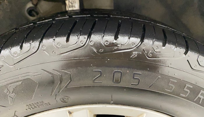 2022 Volkswagen VIRTUS HIGHLINE TSI 1.0 AT, Petrol, Automatic, 65,564 km, Right Front Tyre Tread