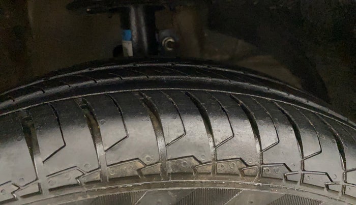 2022 Maruti Swift VXI, Petrol, Manual, 14,155 km, Right Front Tyre Tread