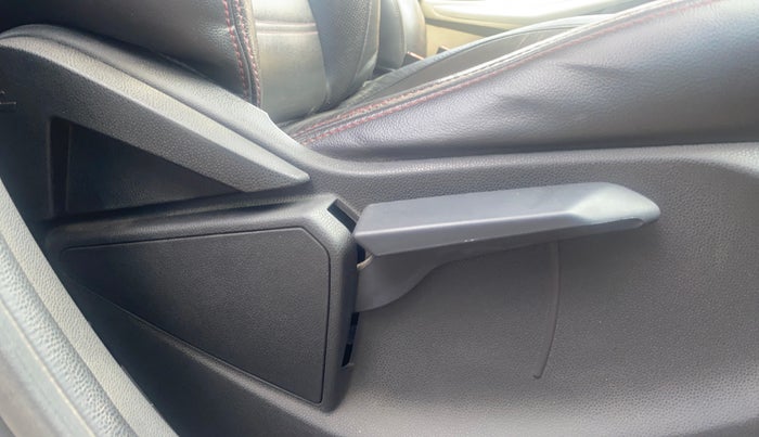 2013 Ford Ecosport TITANIUM 1.5L DIESEL, Diesel, Manual, 1,25,145 km, Driver Side Adjustment Panel