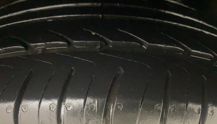 2013 Ford Ecosport TITANIUM 1.5L DIESEL, Diesel, Manual, 1,25,145 km, Left Rear Tyre Tread