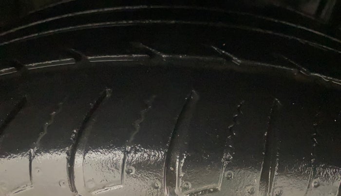 2013 Ford Ecosport TITANIUM 1.5L DIESEL, Diesel, Manual, 1,25,145 km, Right Front Tyre Tread