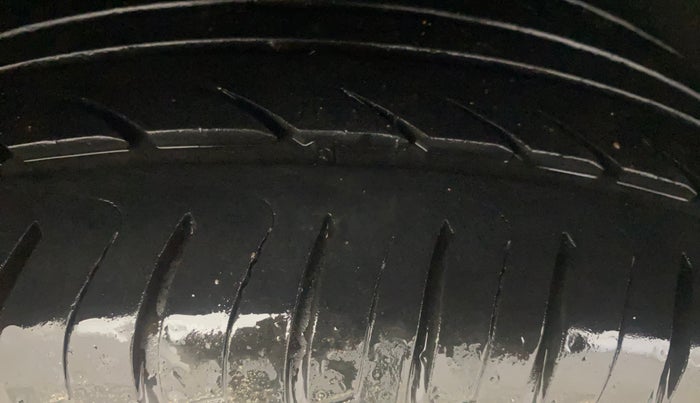 2013 Ford Ecosport TITANIUM 1.5L DIESEL, Diesel, Manual, 1,25,145 km, Right Rear Tyre Tread