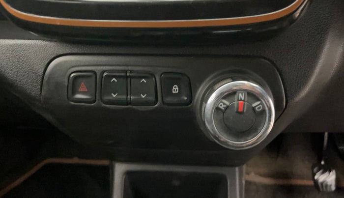 2018 Renault Kwid CLIMBER 1.0 AMT, Petrol, Automatic, 48,524 km, Gear Lever