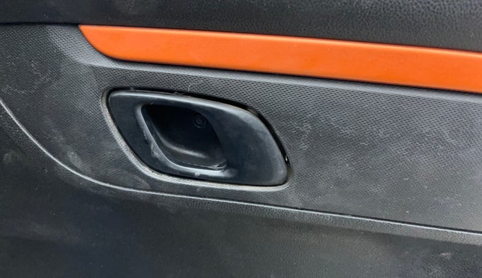 2018 Renault Kwid CLIMBER 1.0 AMT, Petrol, Automatic, 48,524 km, Driver Side Door Panels Control