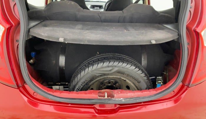 2018 Hyundai Eon SPORTZ, CNG, Manual, 51,218 km, Boot Inside