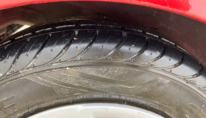 2018 Hyundai Eon SPORTZ, CNG, Manual, 51,218 km, Right Rear Tyre Tread