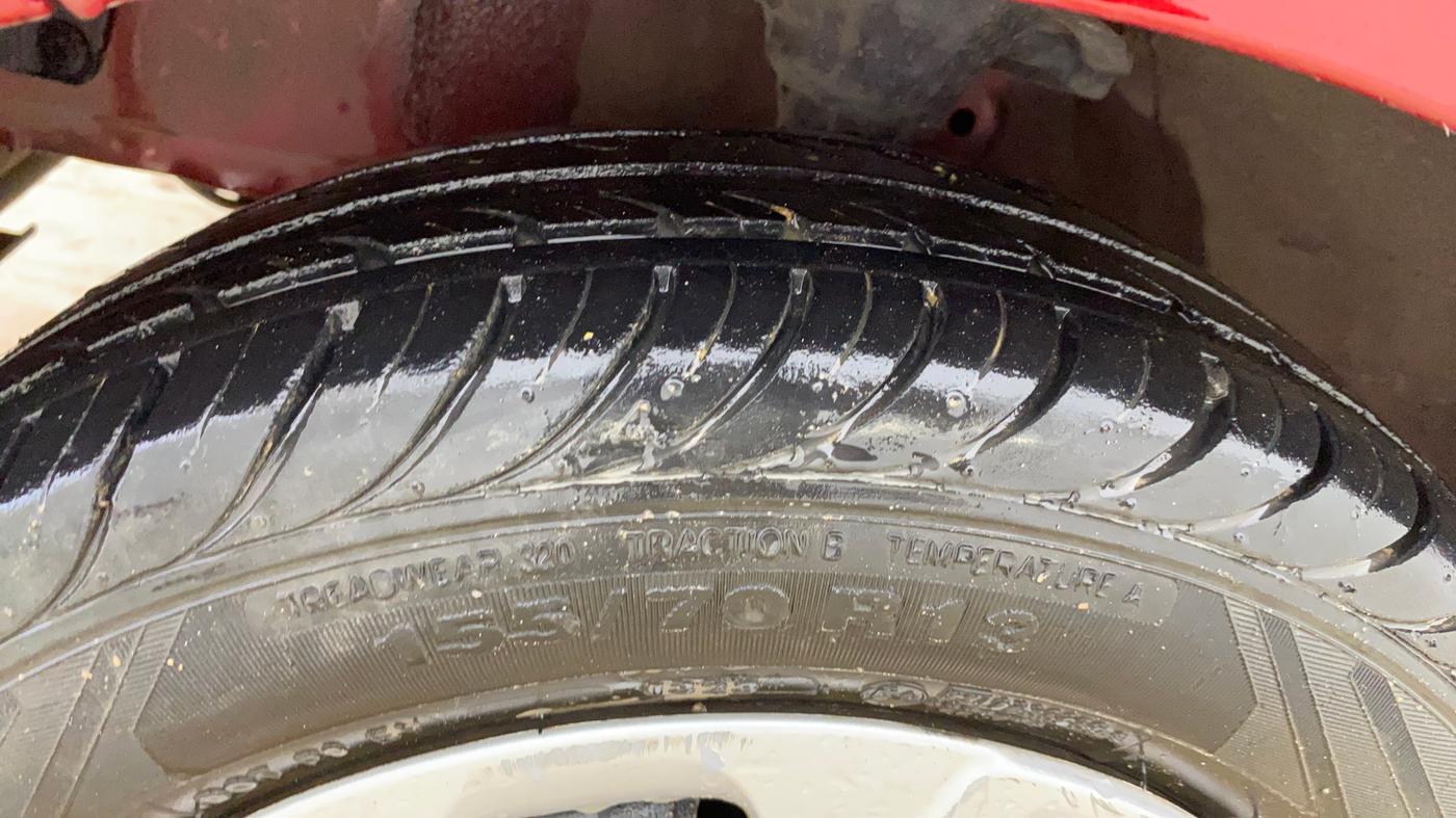 2018 Hyundai Eon SPORTZ, CNG, Manual, 51,407 km, Left Front Tyre Tread
