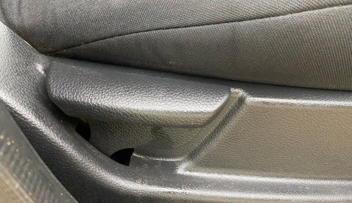 2018 Hyundai Eon SPORTZ, CNG, Manual, 51,218 km, Driver Side Adjustment Panel