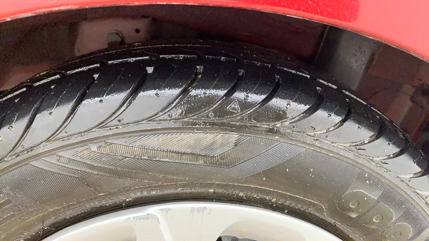 2018 Hyundai Eon SPORTZ, CNG, Manual, 51,407 km, Left Rear Tyre Tread