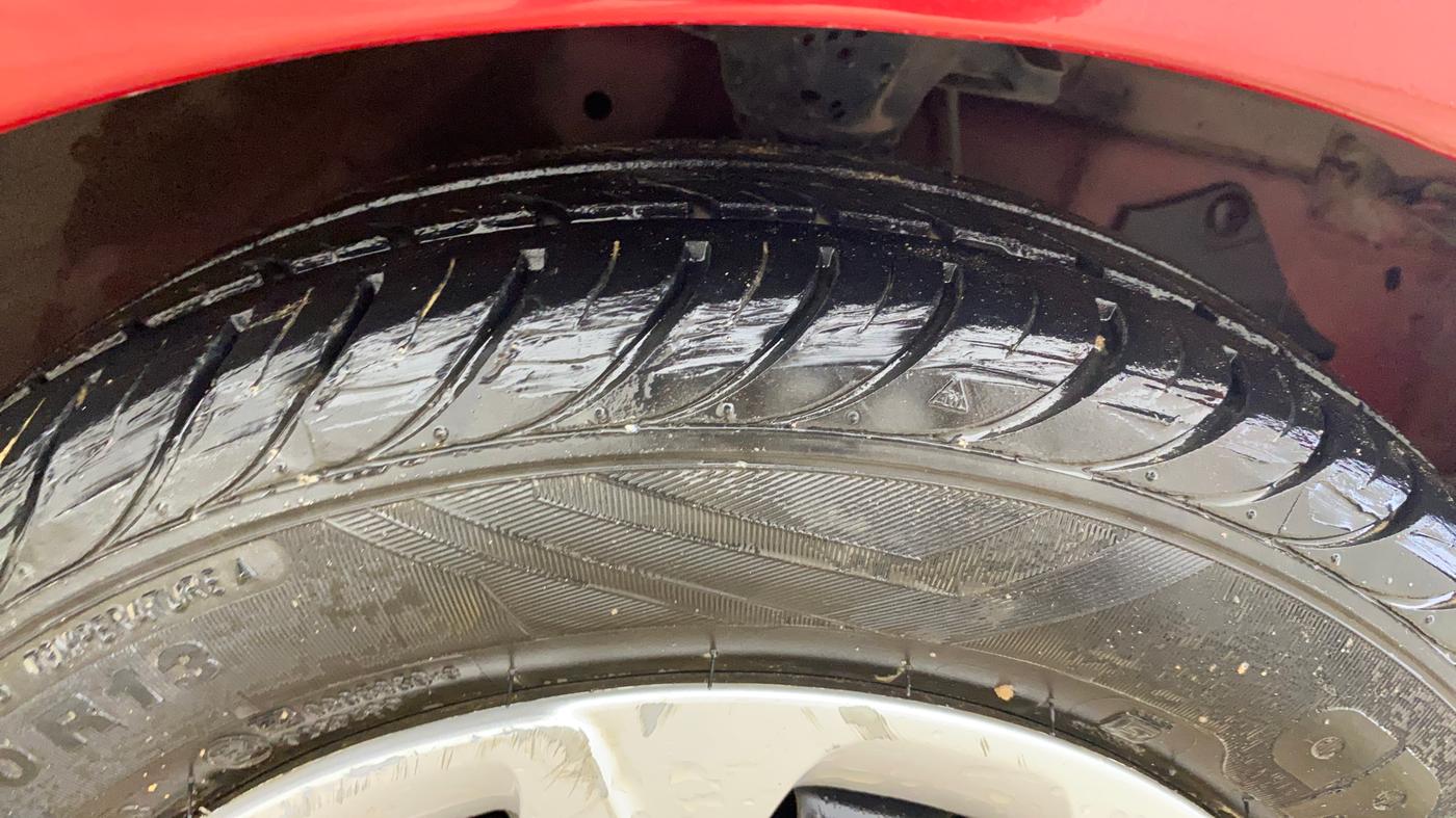 2018 Hyundai Eon SPORTZ, CNG, Manual, 51,407 km, Right Front Tyre Tread