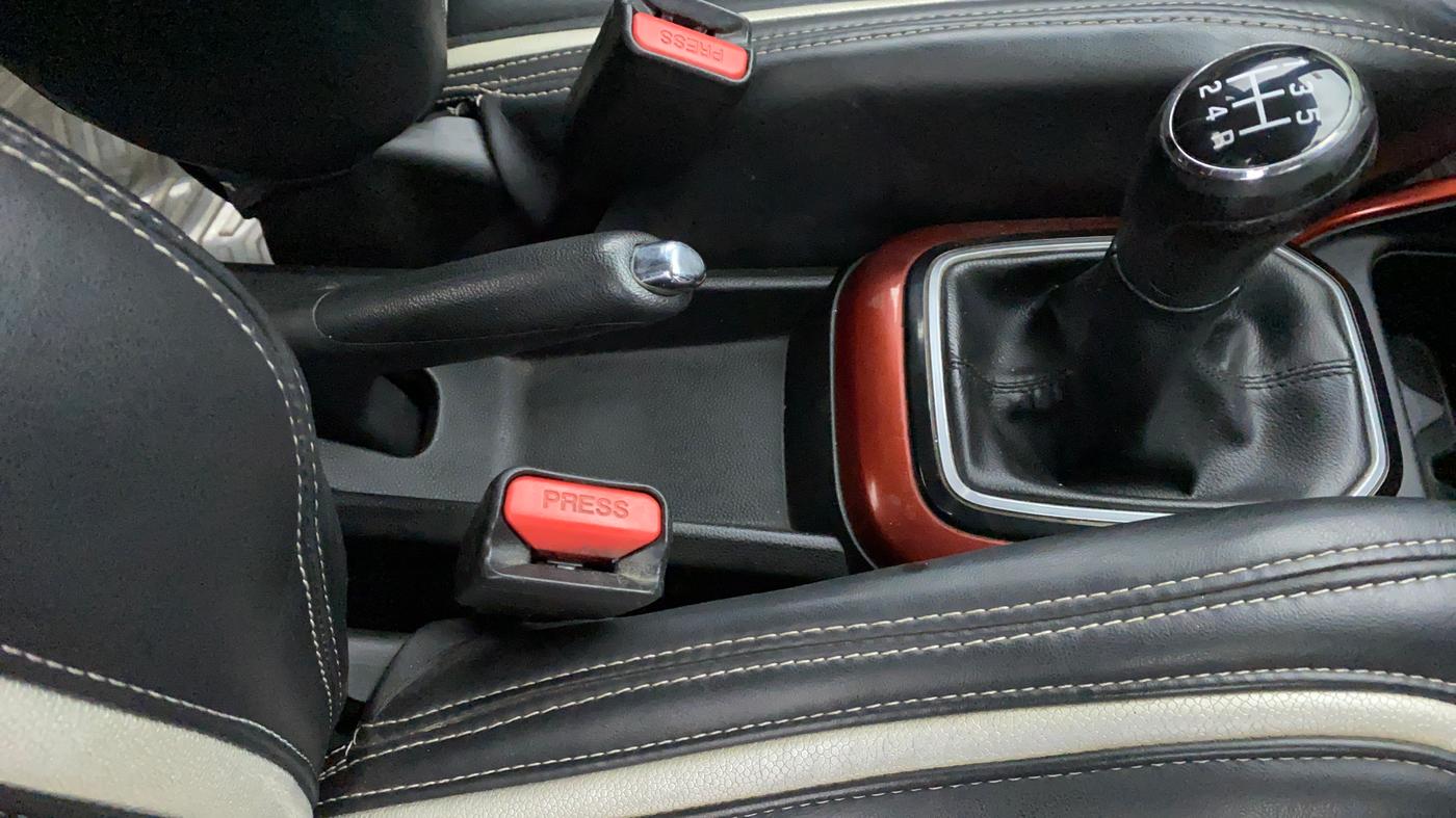 2017 Maruti IGNIS ZETA 1.2 K12 DUAL TONE, Petrol, Manual, 57,527 km, Gear Lever