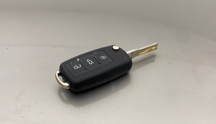 2012 Skoda Rapid ELEGANCE 1.6 TDI CR MT, Diesel, Manual, 92,073 km, Lock system - Dork lock functional only from remote key