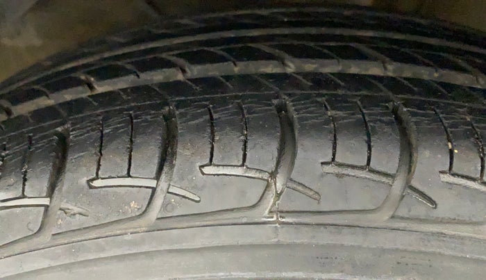 2018 Maruti Baleno DELTA PETROL 1.2, Petrol, Manual, 26,445 km, Left Front Tyre Tread